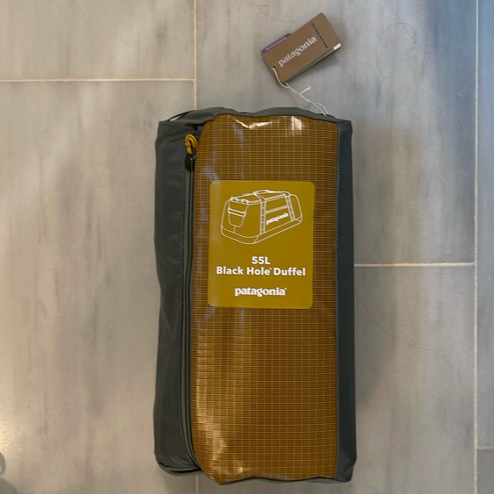 NWT Patagonia black whole duffle